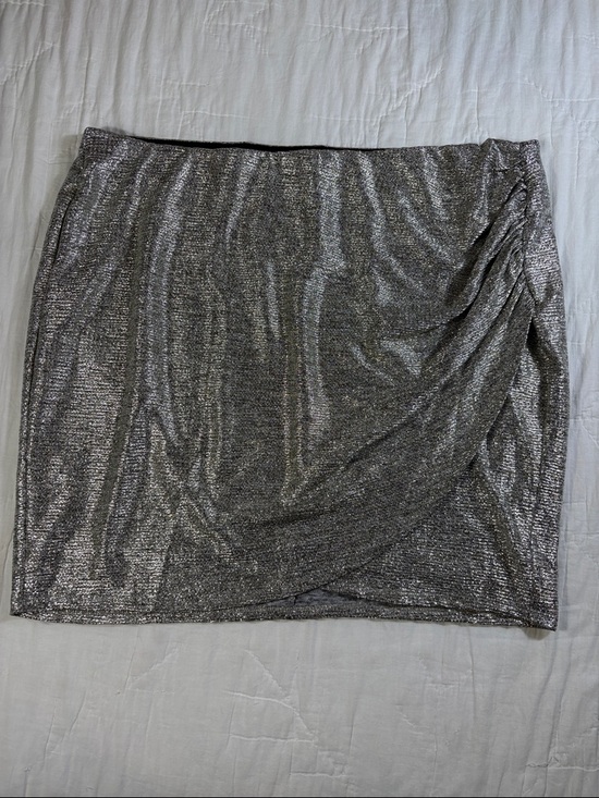 torrid Dresses & Skirts - Torrid Silver Metallic Mini Foil Knit Tulip Skirt Plus Size 3 3X 22-24 New